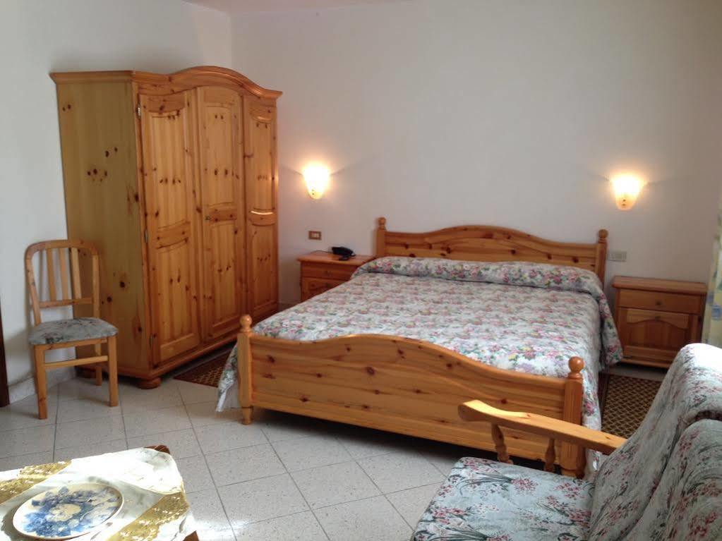Hotel Serena Spiazzi Di Caprino Exterior photo